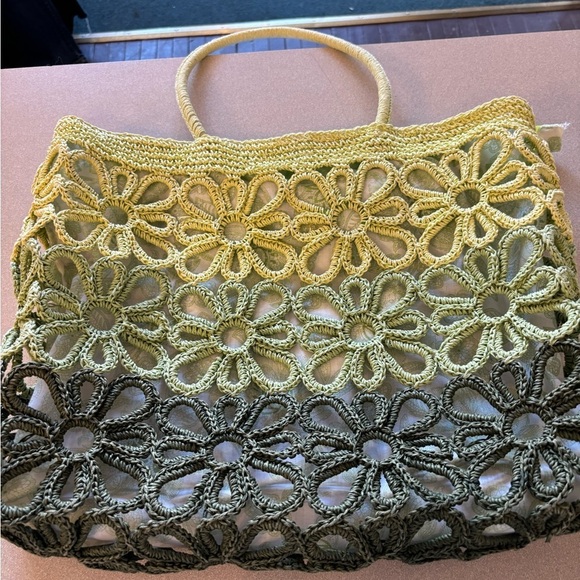 Sun and Sand Ombre Green Rattan Crochet Daisy Beachy Tote - Picture 6 of 8